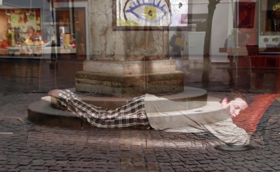 photo_artist_sleeping_on_the_street